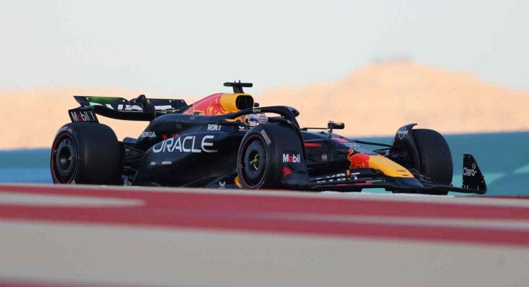Verstappen: Sienta bien subirse de nuevo a un F1, me divertí mucho hoy