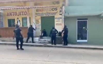 Policías en Acayucan golpean a esposa e hijo de periodista; exigen investigación al gobernador de Veracruz