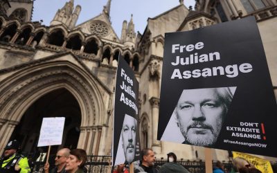Dice Biden que EUA “está evaluando” poner fin al proceso legal contra Julian Assange