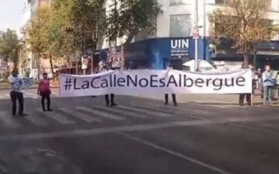 Vecinos bloquean Bucareli y General Prim hasta el medio día para exigir reubicación de migrantes