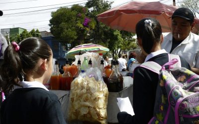 Acusan que 98% de las escuelas en México promueven la obesidad y diabetes