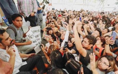 Estudiantes abuchean a Máynez en la UAM Xochimilco