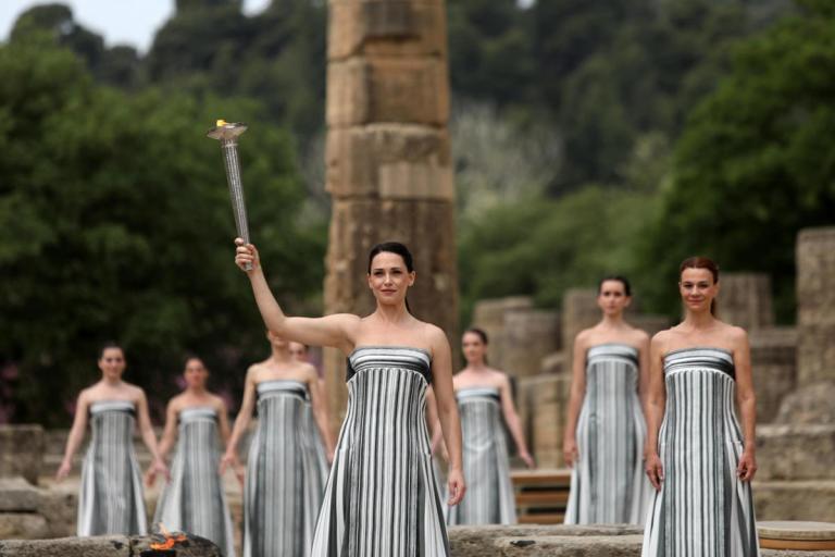 Encienden llama olímpica en Grecia para JO de París 2024