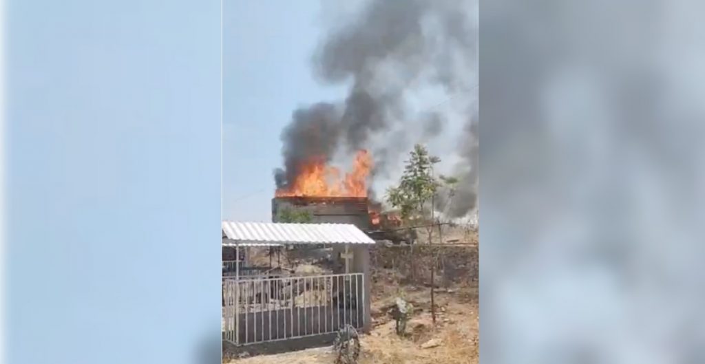 Reportan enfrentamientos entre grupos del crimen organizado y quema de vehículos en Apatzingán