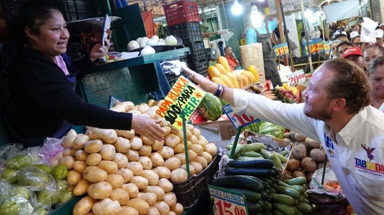 Taboada se compromete a acabar con las extorsiones en el Mercado de La Merced