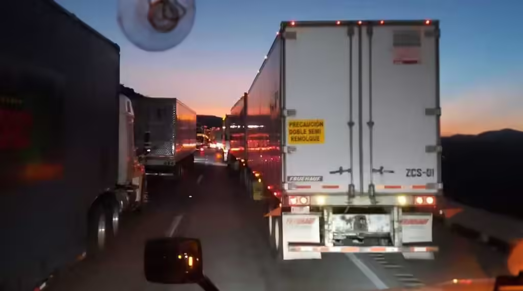 Autotransportistas exhortan a poner fin al bloqueo en Arco Norte