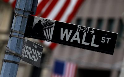 Anota Wall Street otro doble récord, impulsado por Apple y preparado para la Fed