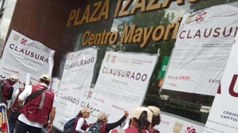 Clausuran Plaza Izazaga 89 tras quejas de venta de productos irregulares