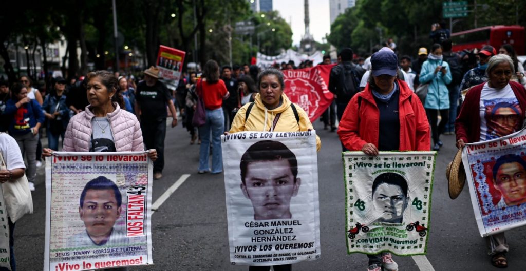 “Tengo que pagar mi cuota de humillación”, dice AMLO sobre la inconformidad expresada por padres de Ayotzinapa a su informe del caso