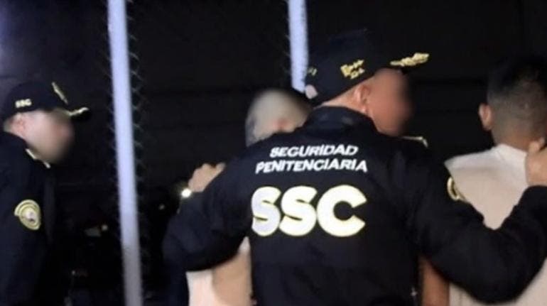 Con operativo de seguridad llevan a 54 reos de CDMX a penales federales