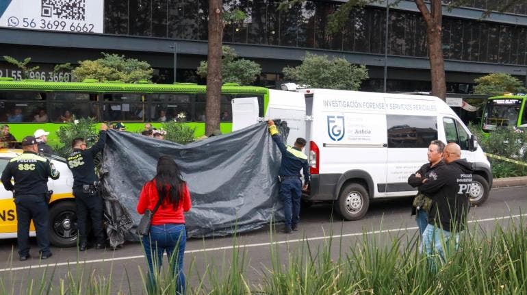 Hallan cuerpo en jardinera de avenida Chapultepec; víctima sería parte de comunidad LGBT+