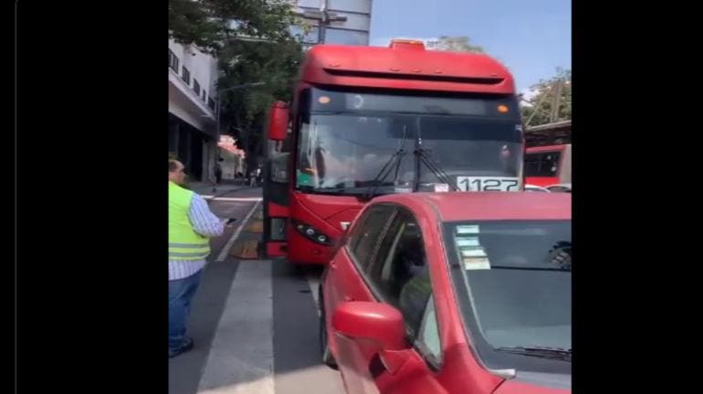 Frenado intempestivo de Metrobús en Buenavista deja 12 heridos