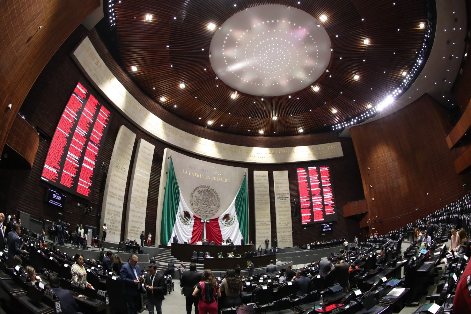 La Cámara de Diputados guardó minuto de silencio y dedicó aplausos en memoria del Papa Francisco