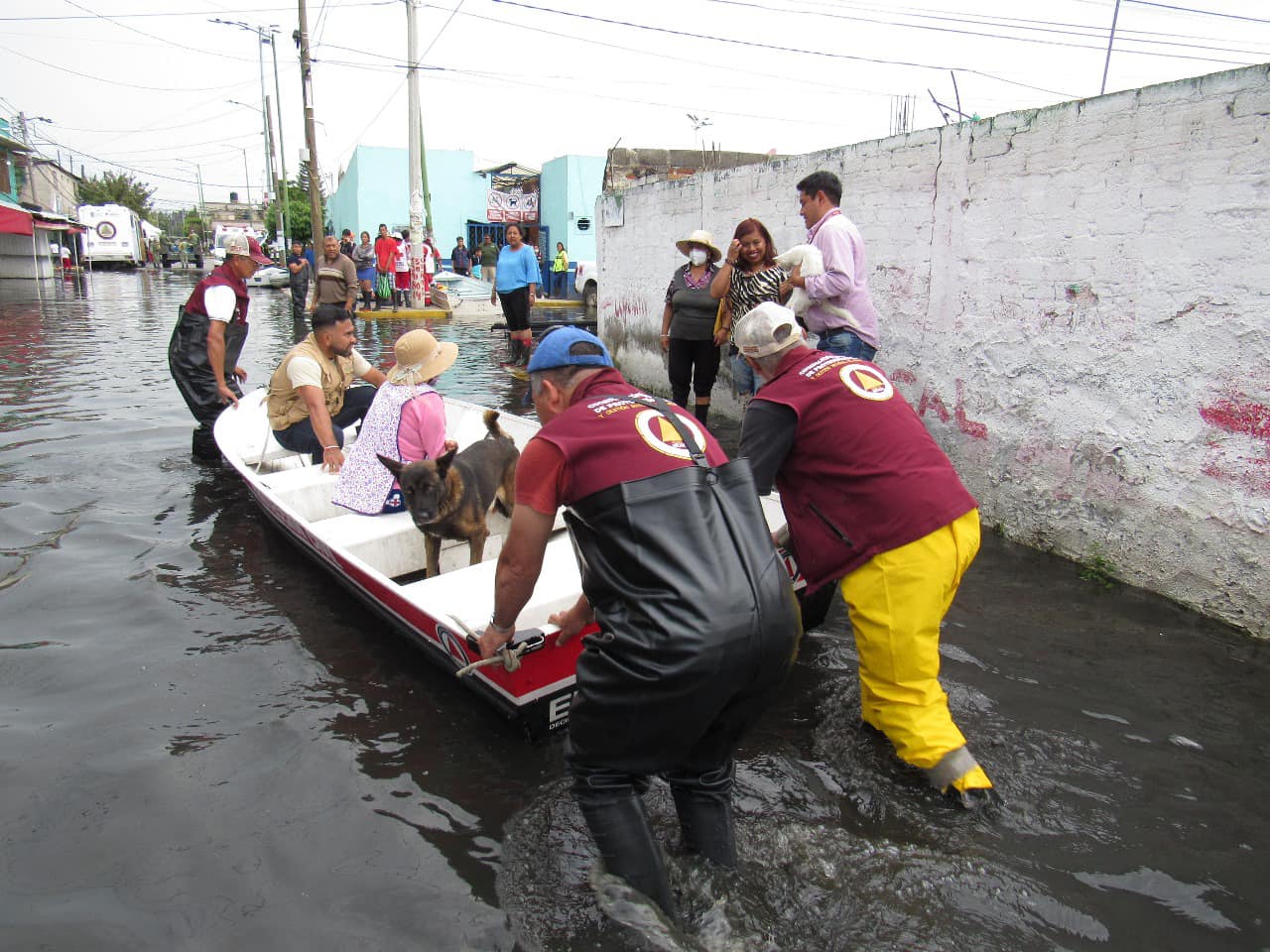 “Lo más difícil es la higiene, no poder usar el baño”, dice vecino afectado por inundaciones en Chalco