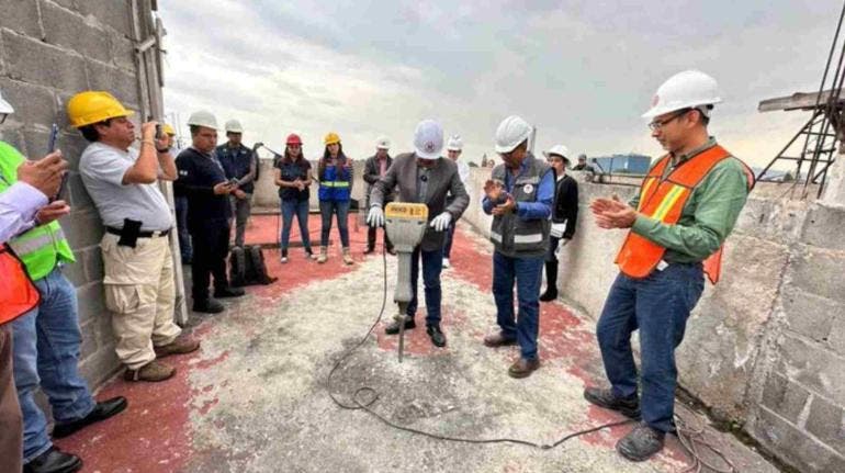 Alcalde de Iztacalco anuncia demolición de pisos ilegales en edificio