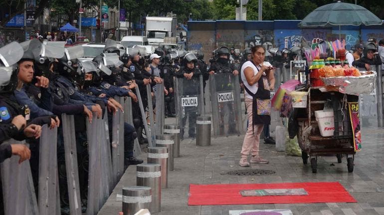 Dan prórroga de 10 años a comerciantes del Centro Histórico para ocupar plazas públicas