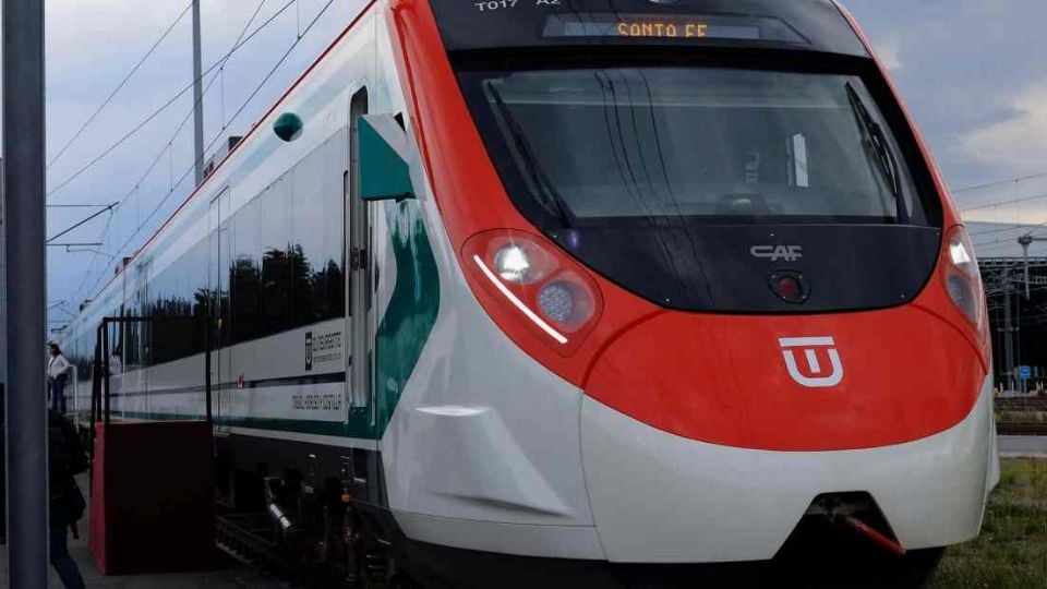 México y la Unión Europea firman acuerdo para desarrollar tren ligero eléctrico entre Edomex y CDMX