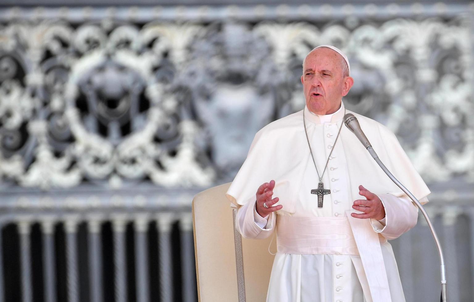 Papa Francisco anima a los jóvenes a no limitarse a “ver y juzgar el mundo tras una pantalla”