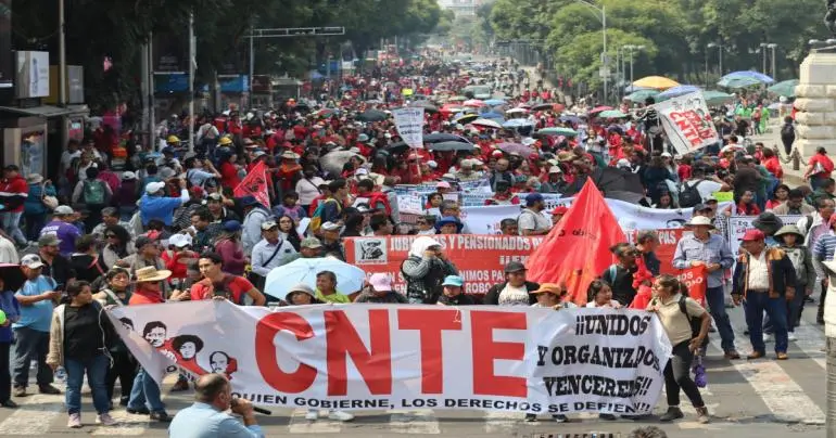 Tras manifestación, CNTE mantiene reunión con Sheinbaum en Palacio Nacional