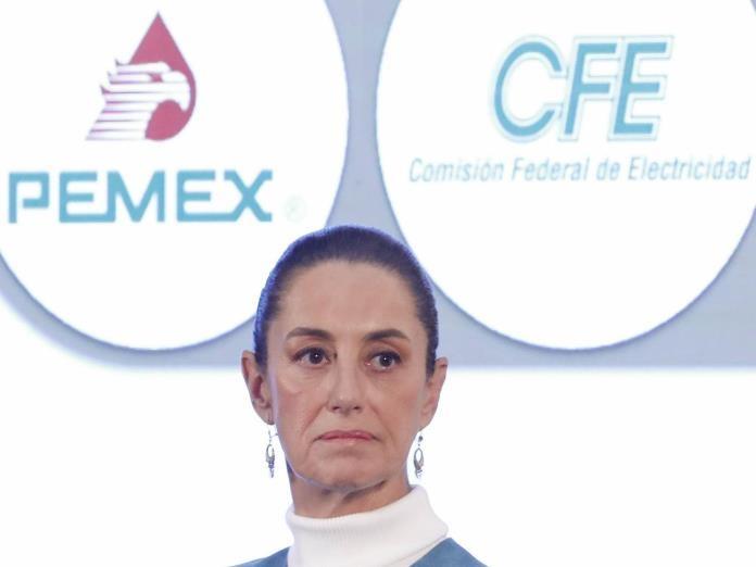 Sheinbaum firma decreto para que Pemex y CFE regresen a ser empresas públicas