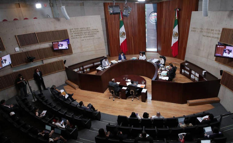 Tribunal Electoral da luz verde al INE para seguir con elección judicial; suspensiones de jueces no frena proceso, determina