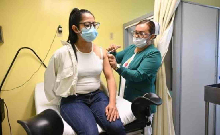 IMSS invita a mujeres de 11 a 49 años a vacunarse contra VPH; será completamente gratuito