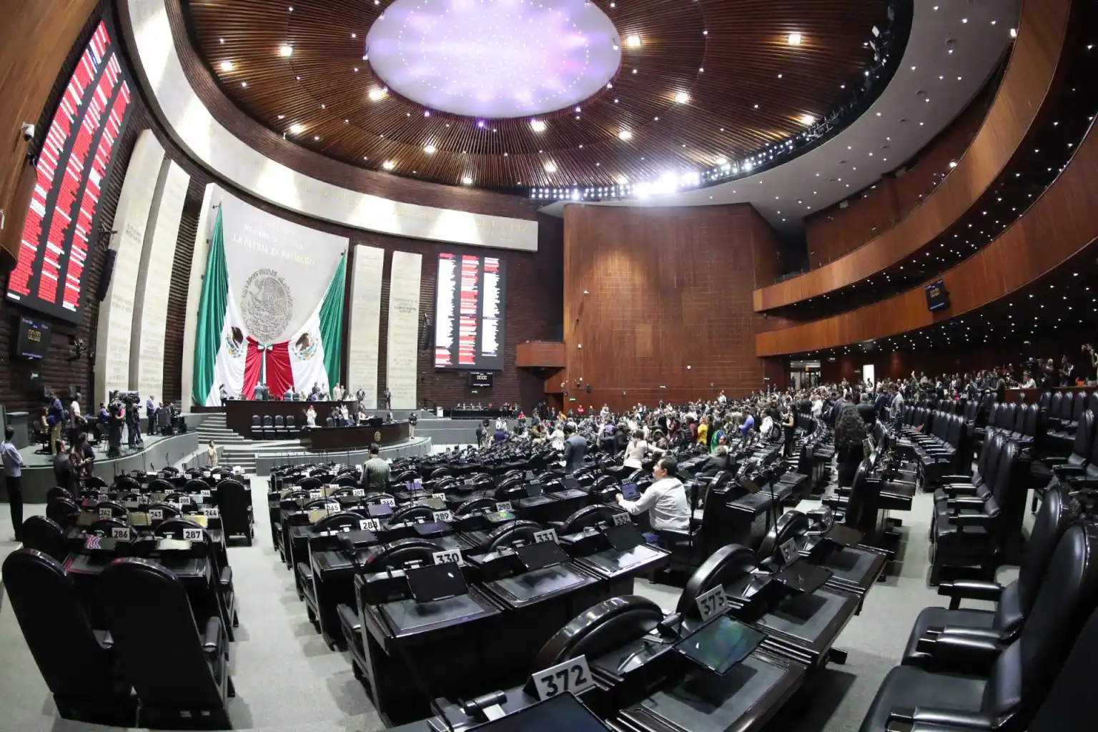 Diputados reciben iniciativa presidencial para reestructurar al Gobierno federal