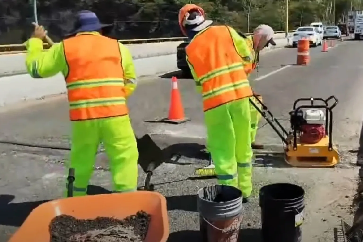 Hay 17 carreteras federales afectadas por traslado de materiales del Tren Maya: SICT