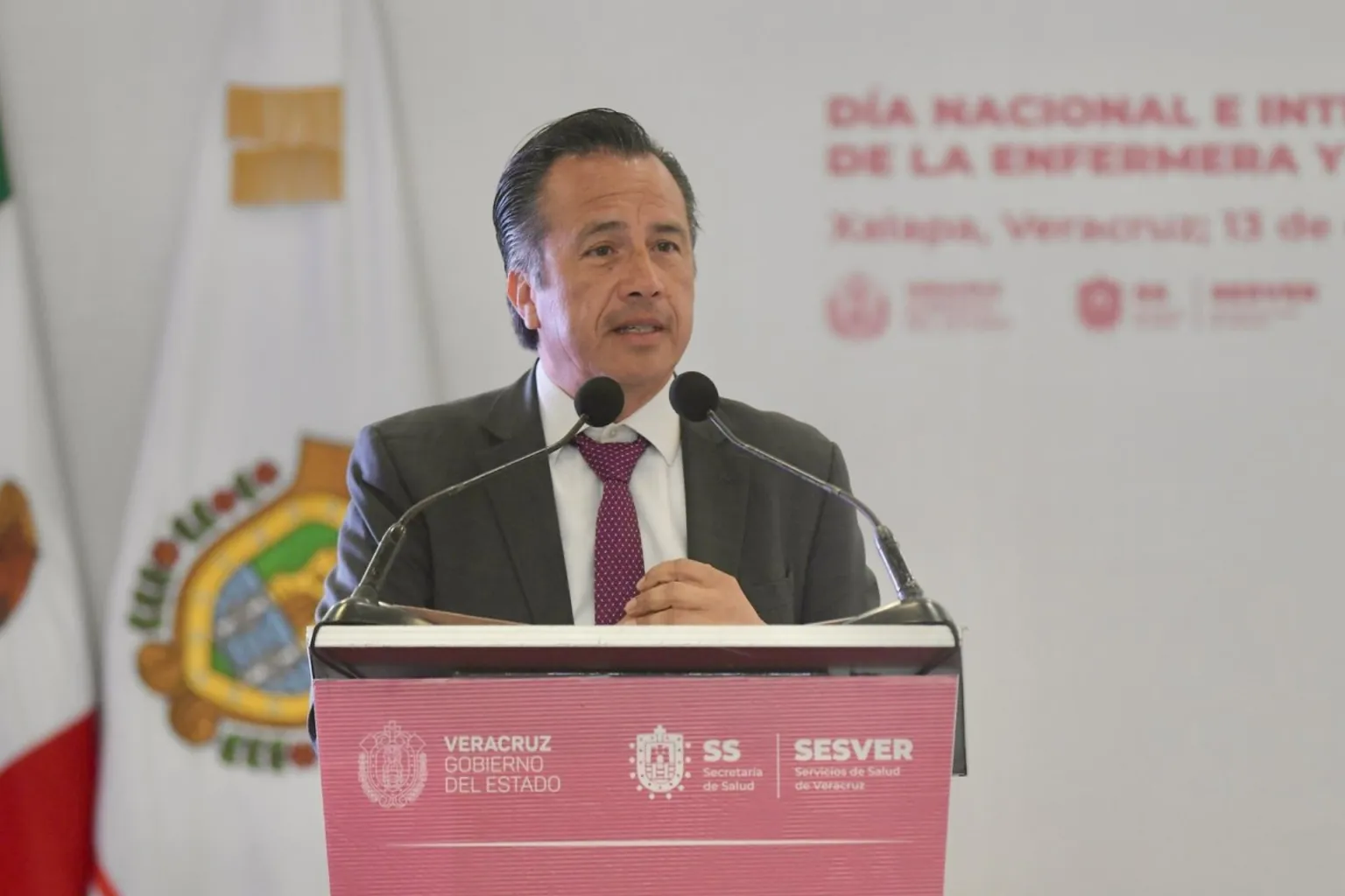 Entregan reconocimiento a Cuitláhuac García al “peor gobernador de la historia”