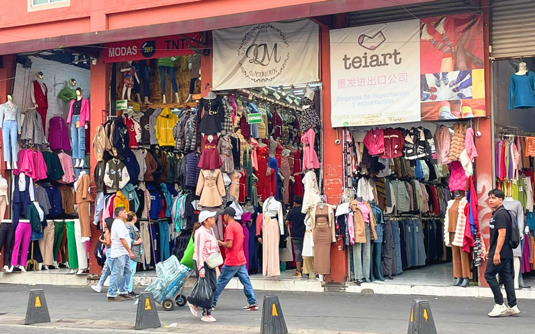 Fabricantes de ropa del Centro Histórico son desplazados por popularidad de productos chinos