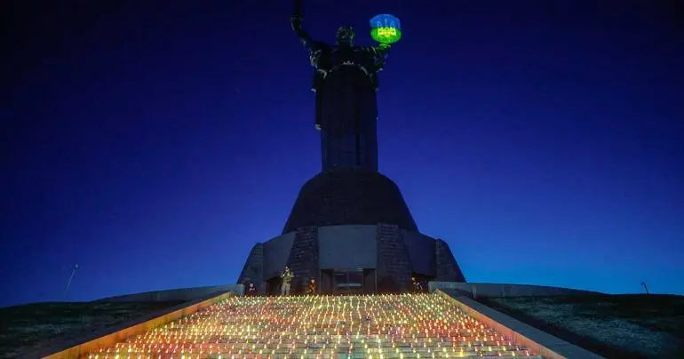 Encienden mil velas en Kiev para conmemorar mil días de guerra