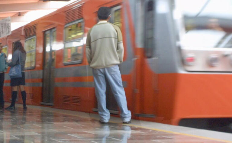 Atiende filtración de agua en estación Tacubaya de Línea 1 del Metro; descartan riesgos