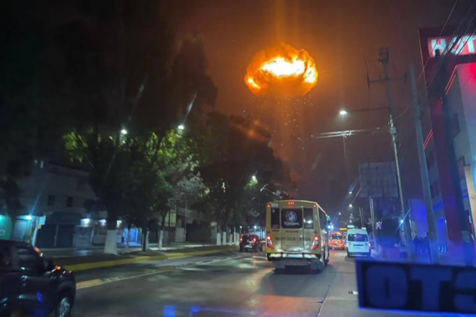 Explota fábrica en Tultitlán, Edomex