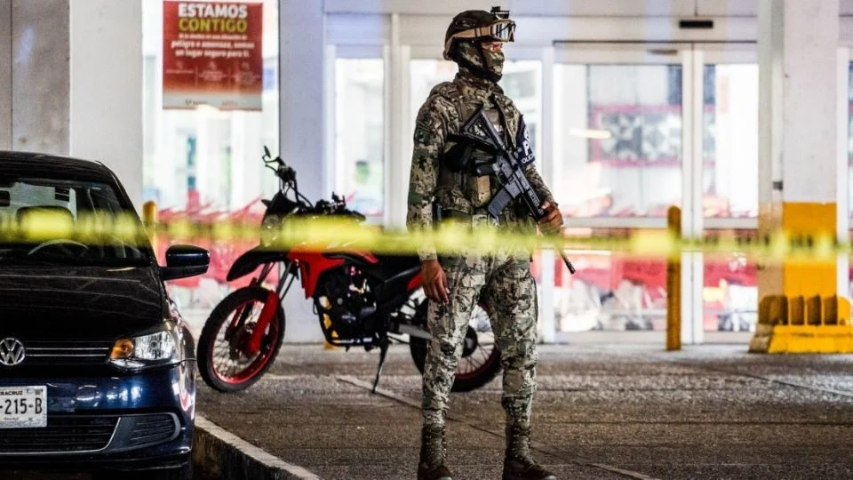 Hallan presuntos restos humanos y se registra balacera en Veracruz