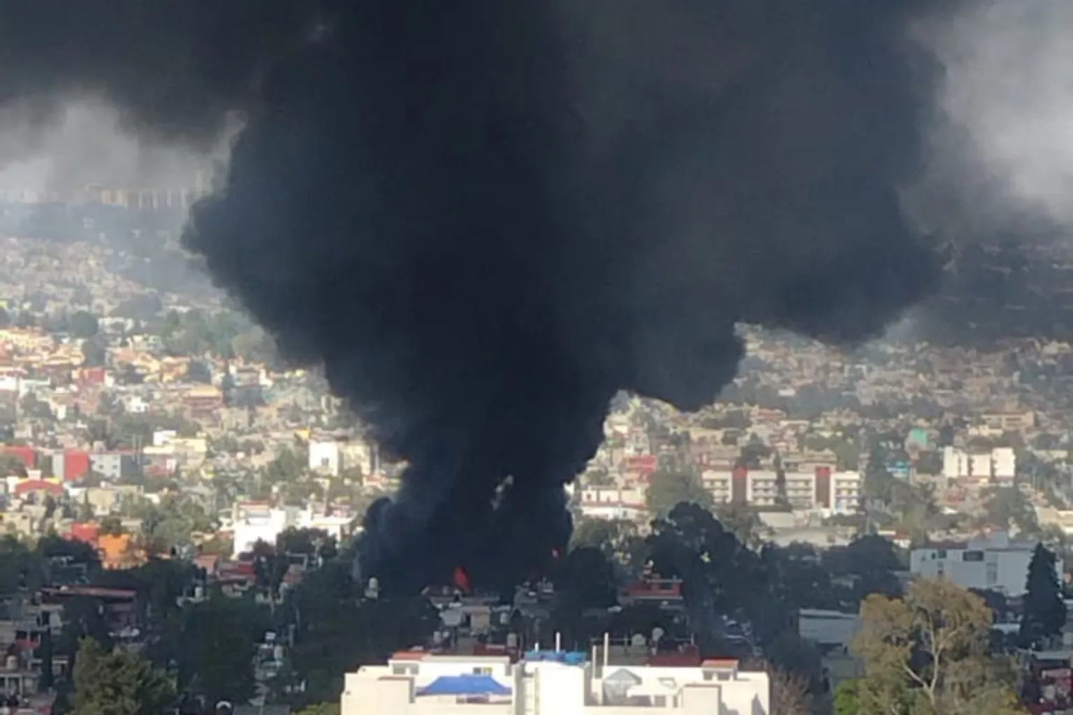 Se incendia bodega en la colonia Pedregal San Nicolás, Tlalpan