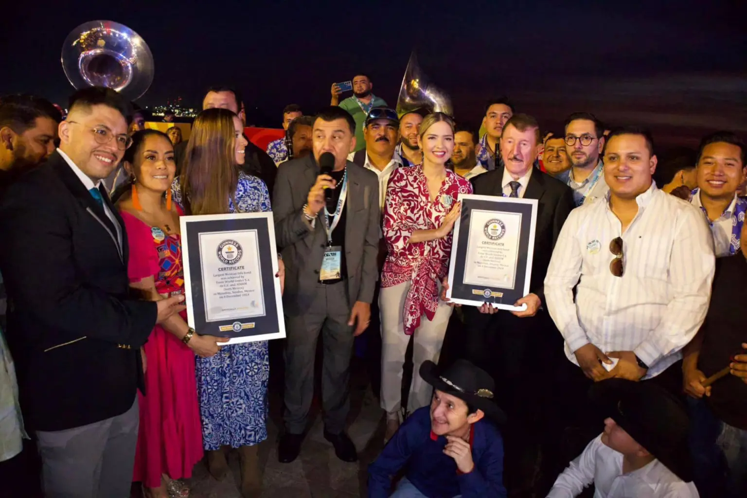 Logran en Mazatlán, Sinaloa, el récord Guinness de la Banda de Música Folclórica más Grande