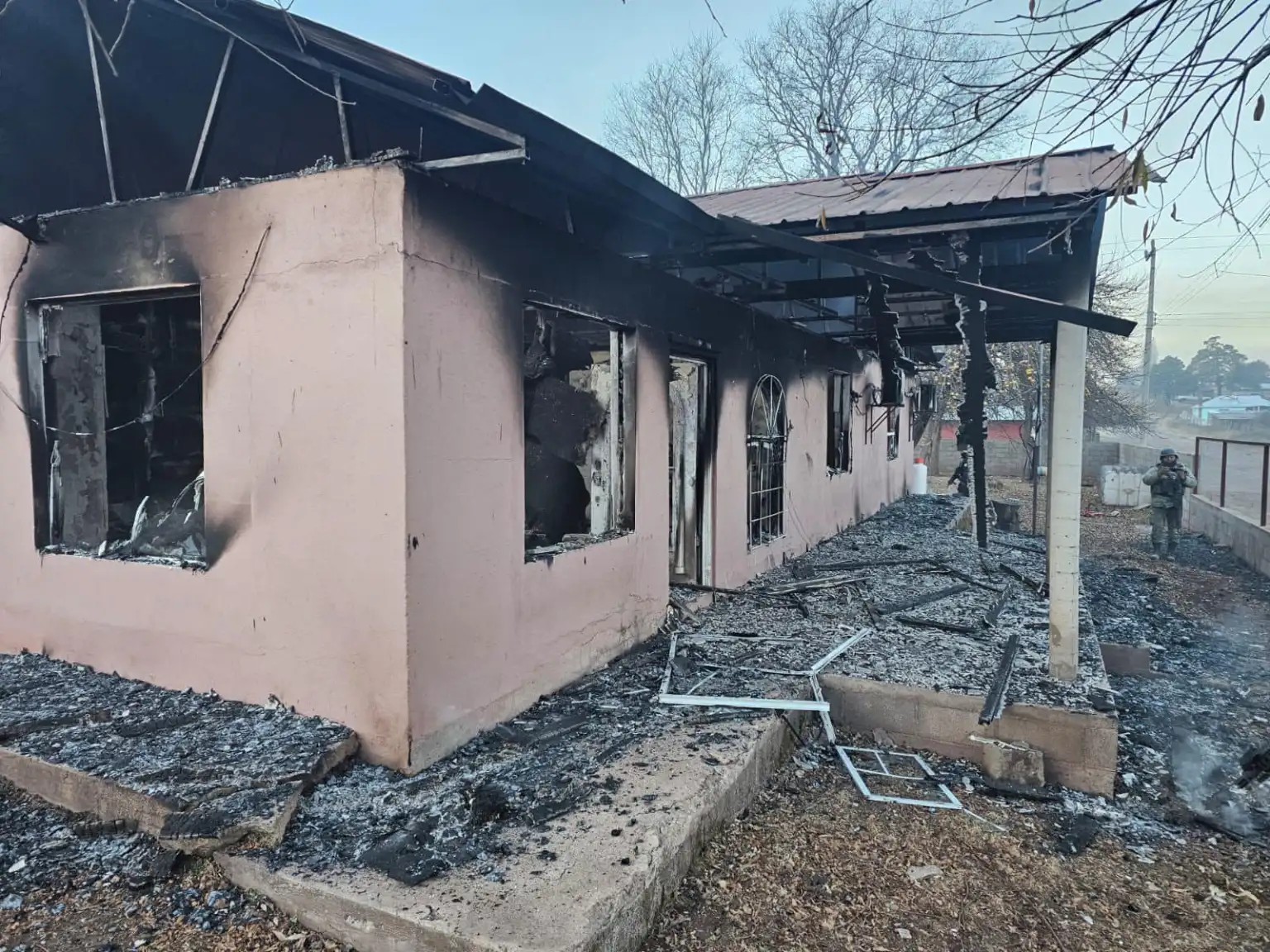 Queman 13 casas y vehículos en Madera, Chihuahua