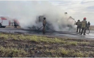 Abandonan vehículo «monstruo» incendiado sobre carretera Reynosa-San Fernando; se registran enfrentamientos y balaceras