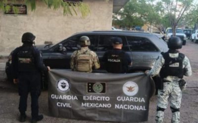 En Apatzingán, aseguran explosivos para drones durante operativos; también hallan armas, equipo táctico y vehículos robados