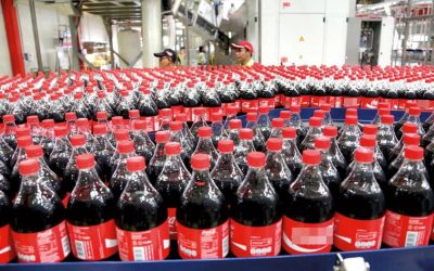 EE.UU. anuncia que Coca-Cola comenzará a usar azúcar de caña en sus bebidas; marca un cambio histórico en su receta