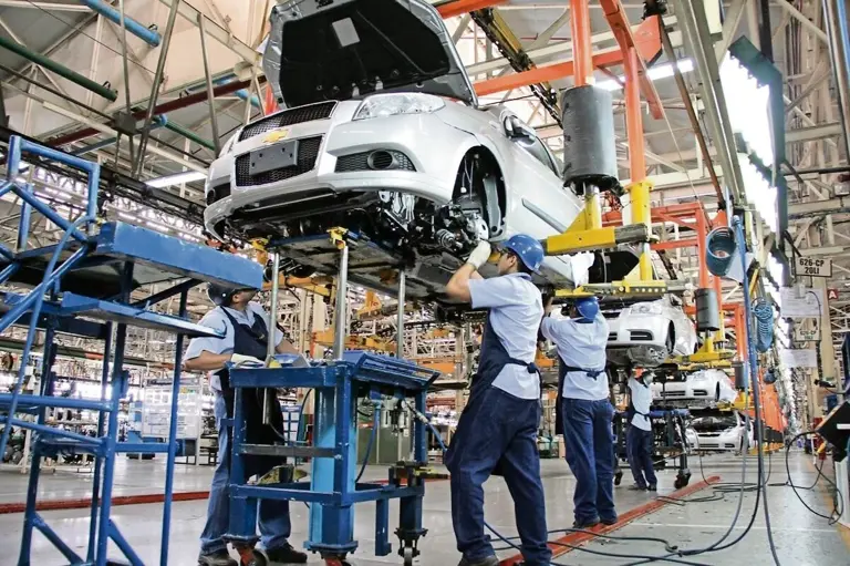 Por aranceles, precios de autos en EU podrían aumentar hasta 15 mil dólares