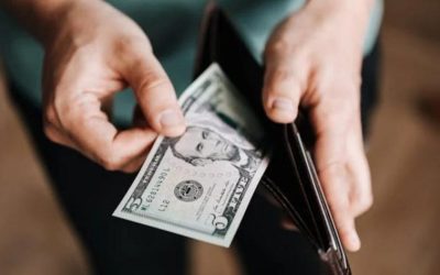 Inflación de EU llega a 2.5% en un año, según índice PCE; se modera levemente en enero