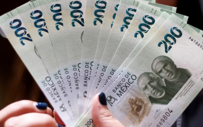 Cierra el peso la semana en su mejor nivel desde noviembre, a pesar de Trump