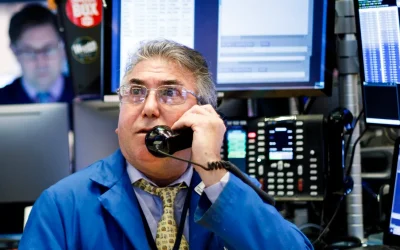 Wall Street cierra rojo y el Nasdaq pierde 2.6% tras vaivenes arancelarios de Trump