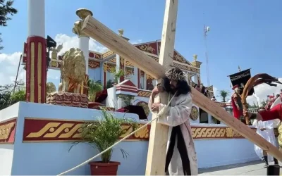 En Iztapalapa acuden 100 mil personas a la representación de la Pasión de Cristo