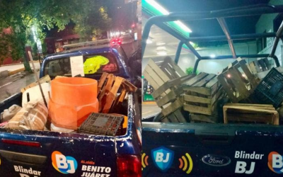 Retiran 2 toneladas de objetos usados para apartar lugares en BJ