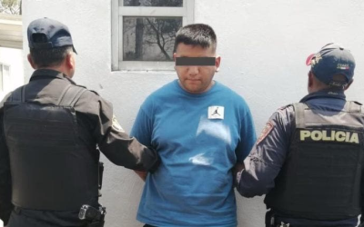 Cae presunto narcomenudista en Reacomodo Pino Suárez tras forcejear con policías