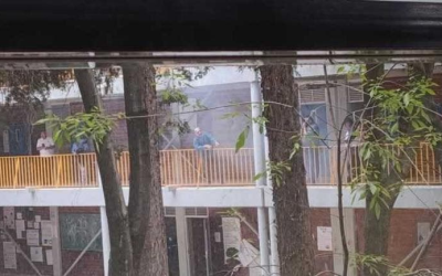 Explotan posibles petardos en Prepa 5 y desalojan a alumnos