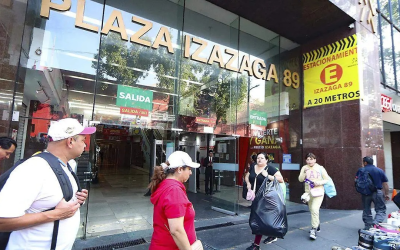 Comerciantes de Izazaga 89 acusan competencia desleal de empresarios asiáticos