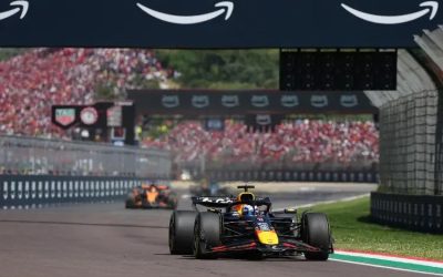 Verstappen gana en Imola